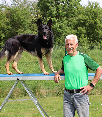 Heinz Meszaros & Blue von RazzFazz (INT)